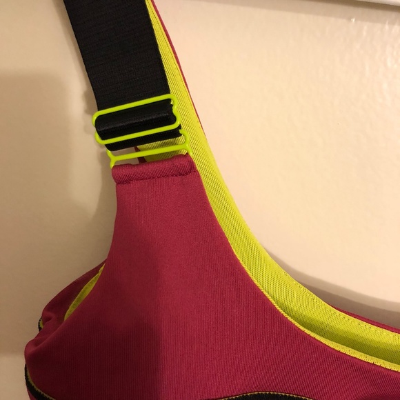 BNWOT Puma Performance Sports Bra - Picture 4 of 5